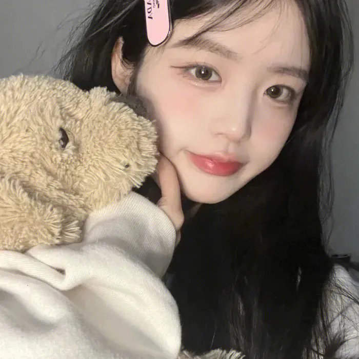 公寓里的两个女人